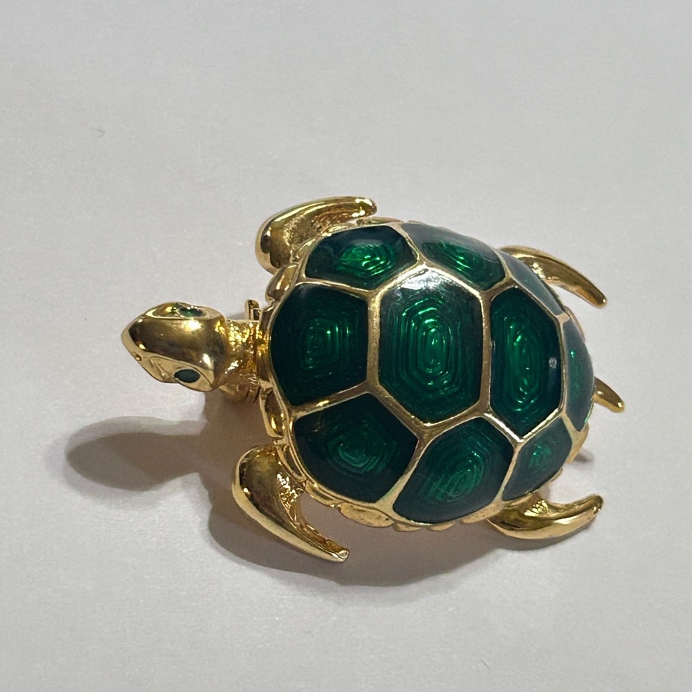 Cute little ol Seaturtle Enamel Brooch Pin